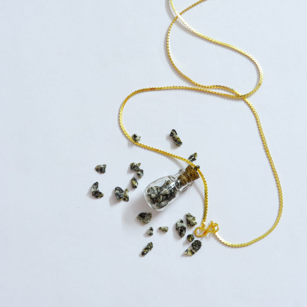 Viṇkal — Celestial Stone Pendant