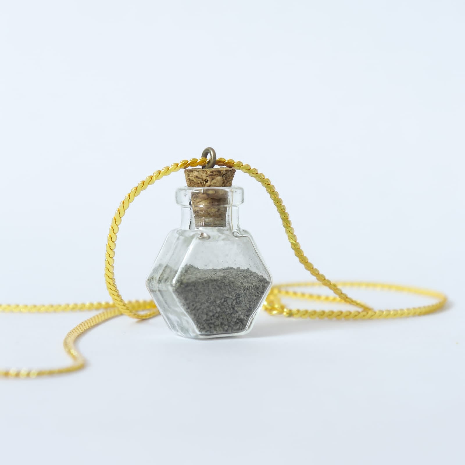 Vinthūl — Sky Dust Pendant