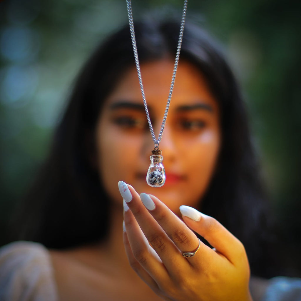 Viṇkal — Celestial Stone Pendant