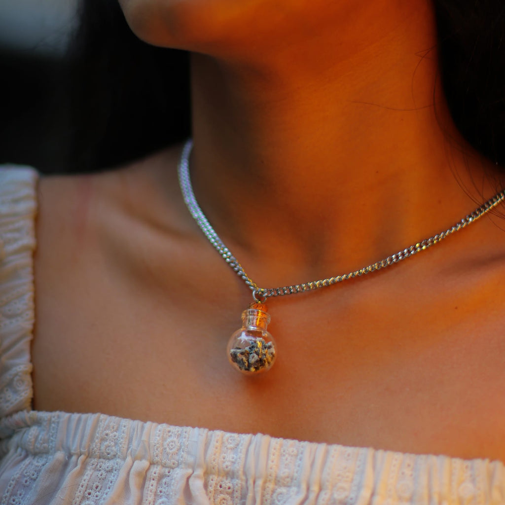 Viṇkal — Celestial Stone Pendant