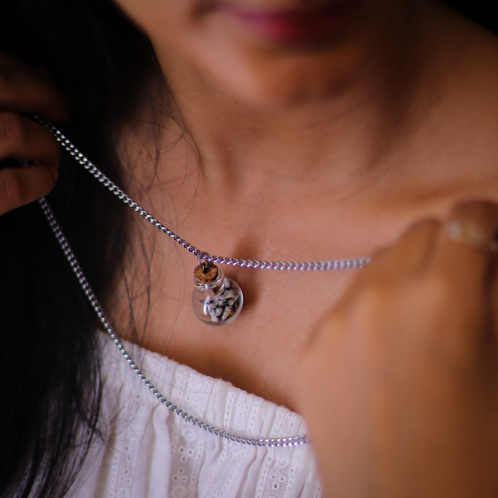 Viṇkal — Celestial Stone Pendant