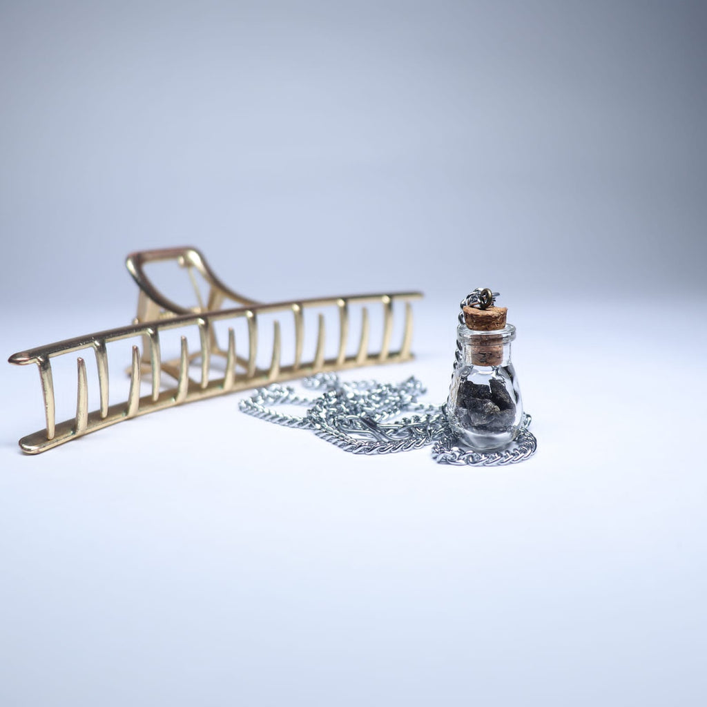 Viṇkal — Celestial Stone Pendant
