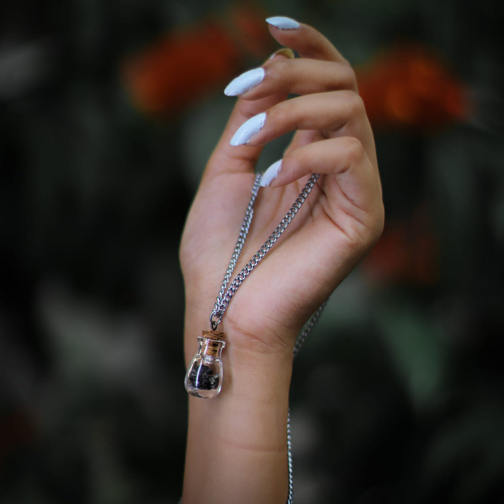 Viṇkal — Celestial Stone Pendant