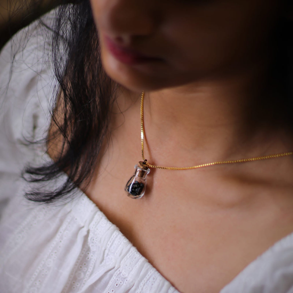 Viṇkal — Celestial Stone Pendant