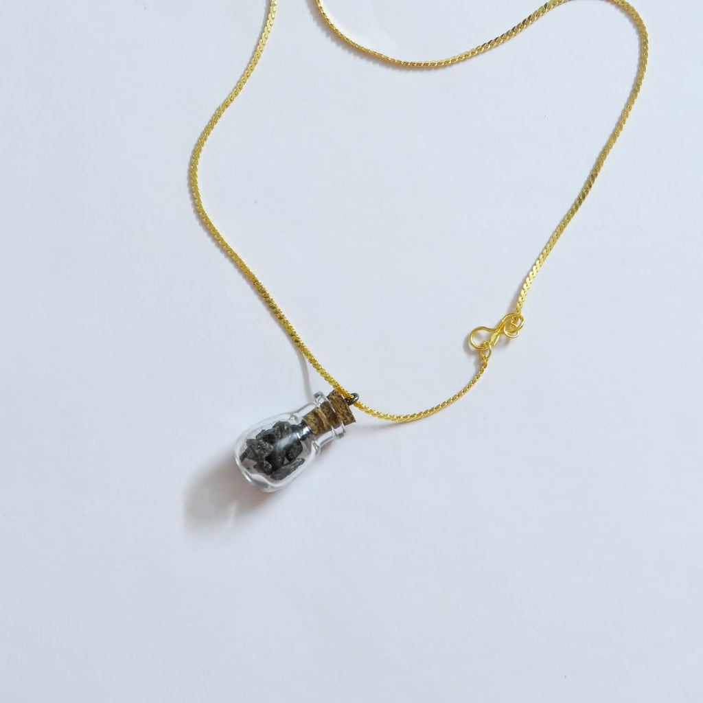 Viṇkal — Celestial Stone Pendant