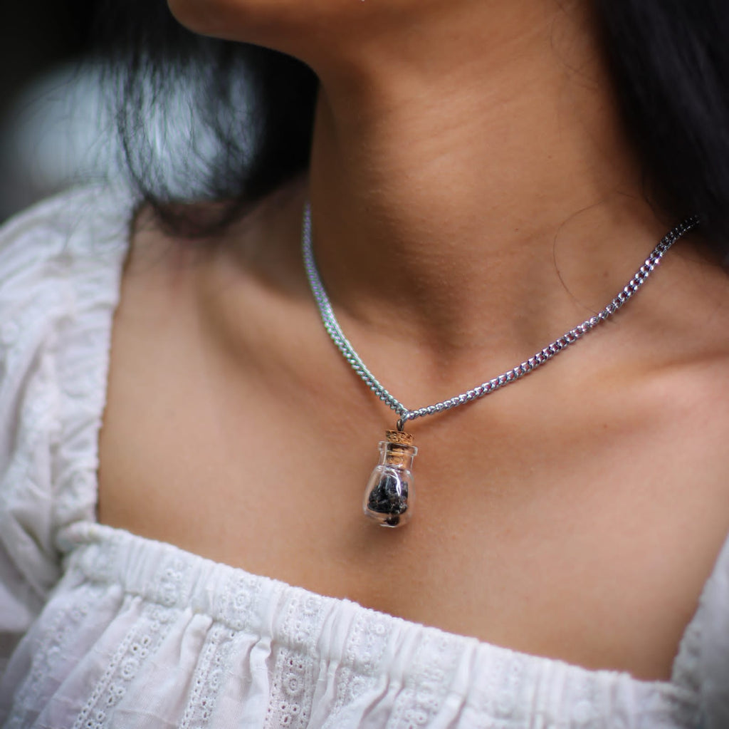 Viṇkal — Celestial Stone Pendant